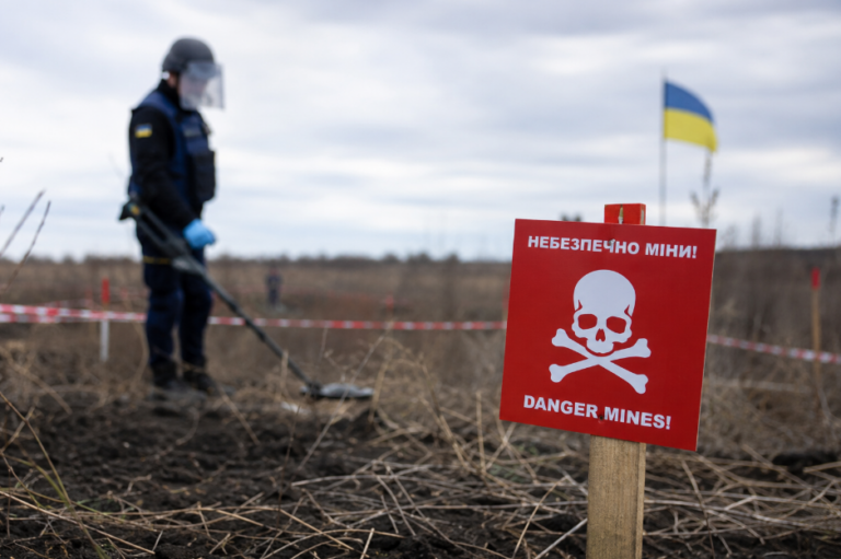 Lietuva paskelbė: 77 mln. eurų skiriama Ukrainos išminavimo fondui — ką tai reiškia?