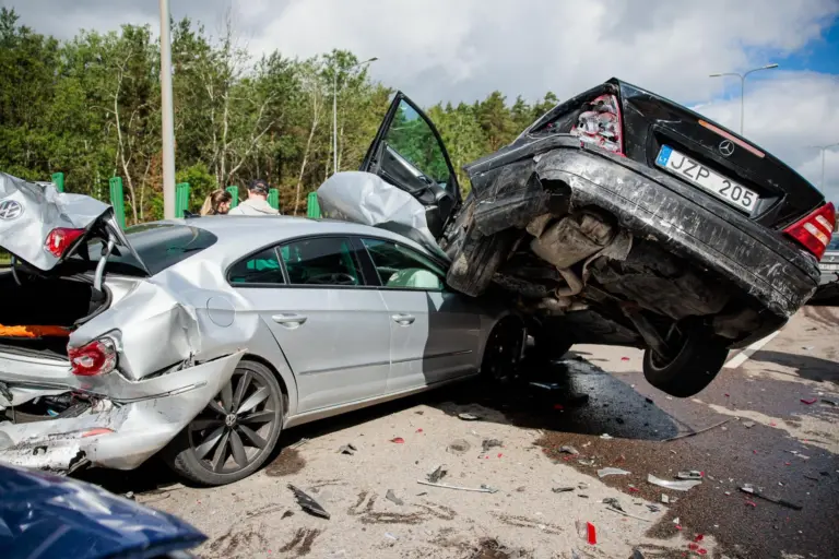 Masinė avarija Vilniuje: Vakariniame aplinkkelyje susidūrė mažiausiai šeši automobiliai