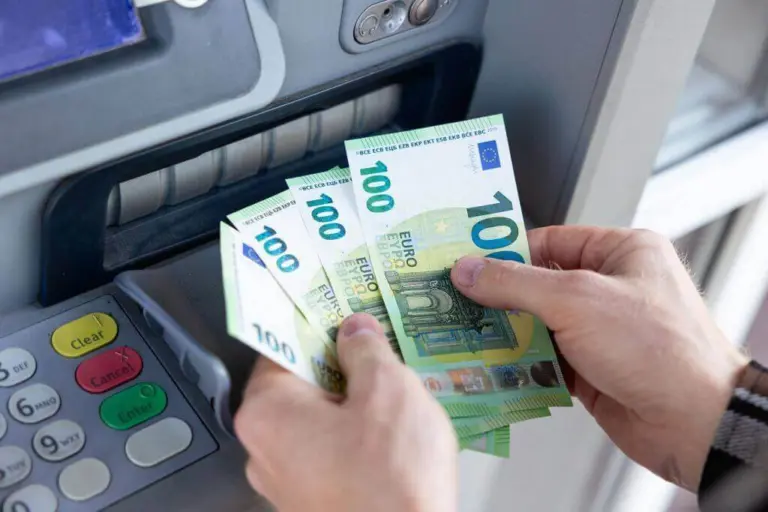 Turite santaupų banke? Daugeliui nepatiks, kas su jais nutinka