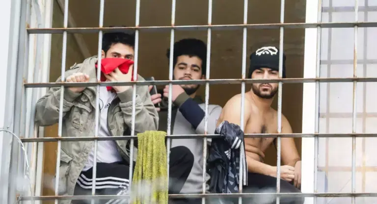 Lietuvoje renkami parašai dėl nusikaltusių imigrantų deportacijos