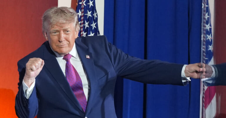 Trumpas tvirtina: Putinas nori užbaigti karą – ką tai reiškia?