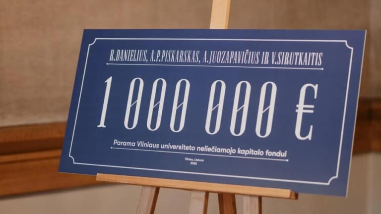 Lazerių pradininkų šeimos skiria papildomą 1 mln. eurų VU fondui — stiprinama parama jauniesiems mokslininkams