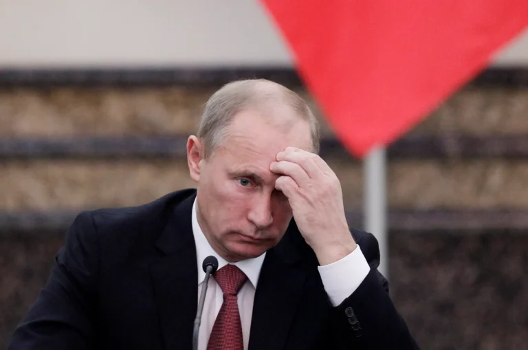 Teroristų išpuolis Maskvoje nukarūnavo Putiną: Rusijoje auga baimė dėl ateities ir nepasitenkinimas Kremliumi