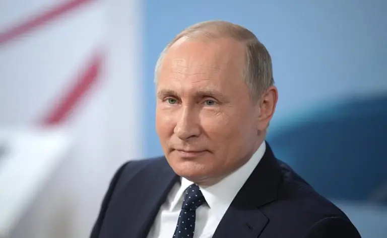 Vladimiras Putinas žada visapusišką gynybą Kaliningrado sričiai: įspėja dėl galimos blokados