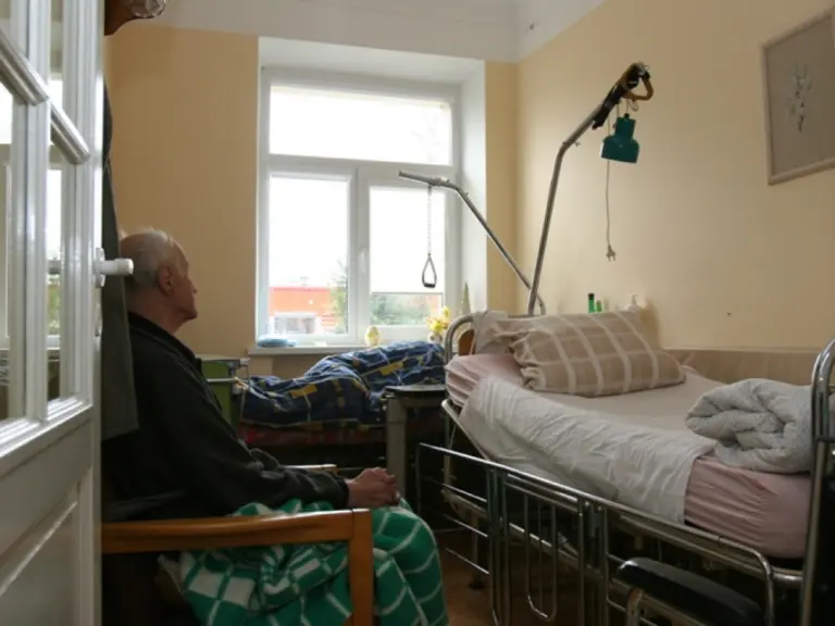 Prieš mirtį žmones slauganti moteris ragina pastebėti 1 ženklą: jis išduoda, kad pabaiga – čia pat