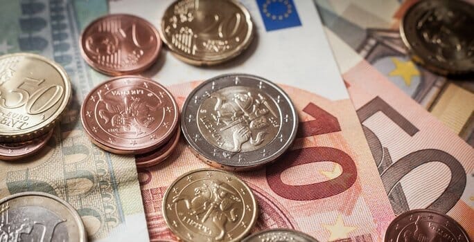 Lietuviai vis turtingesni? Žaibiškai didėja pasiturinčiųjų gretos – rėžė, kas už to slypi