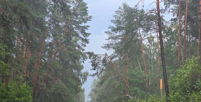 Neįtikėtinas kadras: tai, ką pavyko užfiksuoti audros metu, atima žadą
