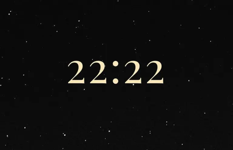 Kas slypi už 22:22 ant laikrodžio ir kodėl šį skaičių pastebite vėl ir vėl?