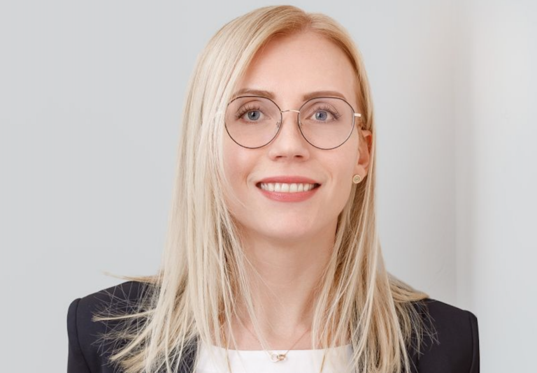 Miklios rankytės ar teisės aktai? Buvusi VERT narė gavo 22 tūkst. išeitinę ir netrukus grįžo dirbti