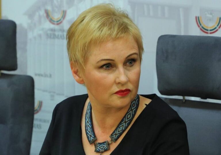 R. Janutienė priversta viešai paneigti kaltinimus A. Tapinui ir „Laisvės TV“