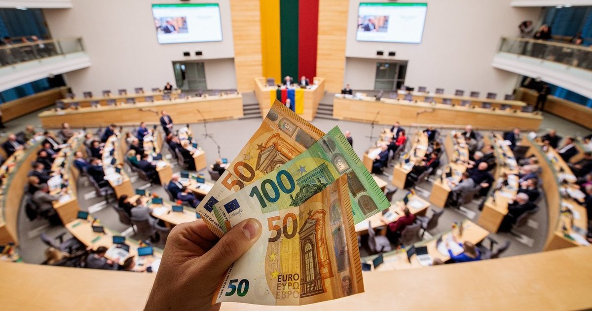 Pensijų kaupimui gresia skaudus smūgis: kai kurių mėnesio pajamos senatvėje galėtų sumažėti 126 eurais