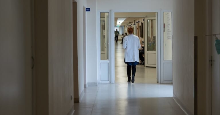 Medikai skambina pavojaus varpais: naujos baudos gali smogti ir pacientams