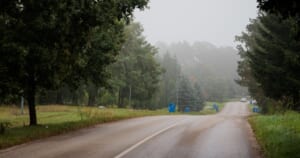 Po atšaukto oro pavojaus – nerimą kelianti žinia: Pasvalio rajone tikrinami pranešimai apie galimą sprogimą