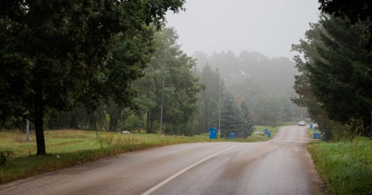 Po atšaukto oro pavojaus – nerimą kelianti žinia: Pasvalio rajone tikrinami pranešimai apie galimą sprogimą