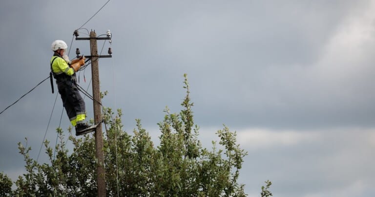 ESO laiškai sukėlė gyventojų įtūžį: savaitę be elektros praleidę žmonės išgirdo, kad kompensacija jiems nepriklauso