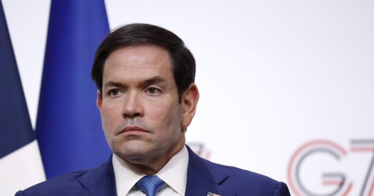 Vašingtono ir Kyjivo santykiai kaista: Rubio pasiuntė Zelenskiui nedviprasmišką žinią
