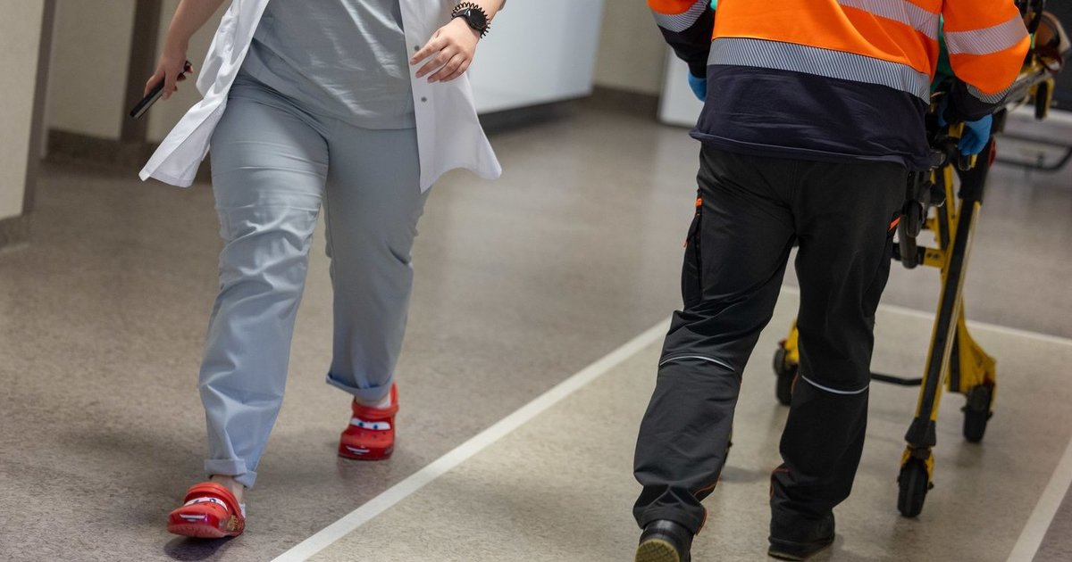 COVID-19 pareikalavo dar vienos gyvybės: medikai įspėja, kada sergamumas gali pasiekti piką