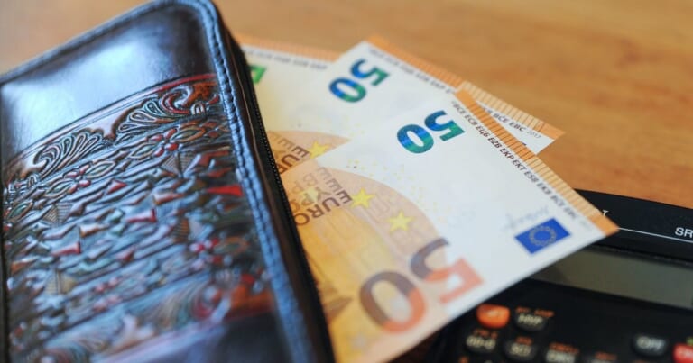Pensininkams gali grąžinti tūkstančius eurų: vidutinė kompensacija viršytų 6 tūkst. eurų