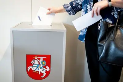 Išankstinis balsavimas A. Sacharovo aikštėje prie Spaudos rūmų