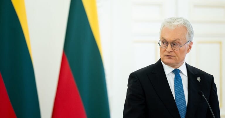 Lietuva nenuleis rankų dėl vizų rusams: G. Nausėda žada būti „įkyrus
