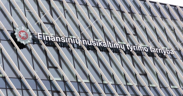 Šimtai suklastotų dokumentų Klaipėdos įmonėje: finansininkė mėgino išvengti 549,6 tūkst. eurų prievolės
