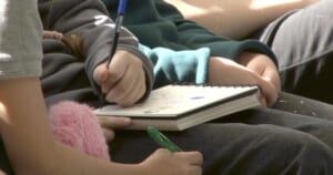 Mokytojų algos kyla sparčiausiai: premjeras suabejojo, ar to pakaks profesijos prestižui