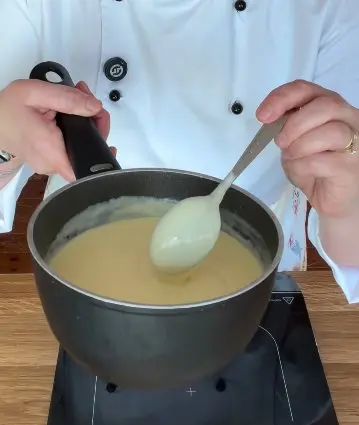 Kaip paruošti bešamelio padažą