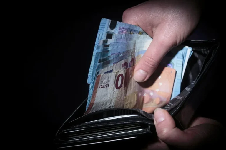 Spalio 1-oji atnešė naujas taisykles: keičiasi „Smart-ID“, dienpinigiai ir atsiranda naujas mokestis