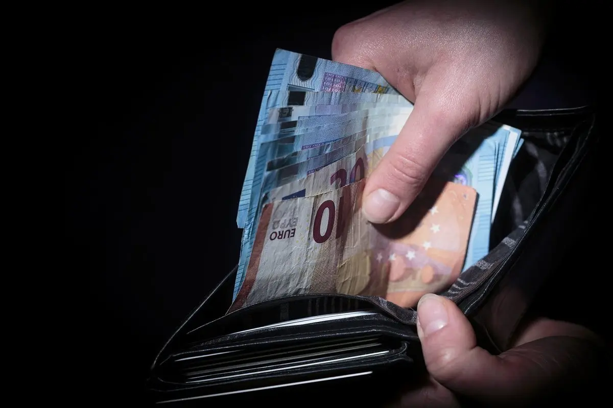 Spalio 1-oji atnešė naujas taisykles: keičiasi „Smart-ID“, dienpinigiai ir atsiranda naujas mokestis