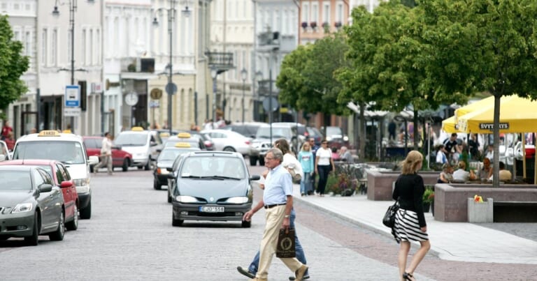 Lietuvių pasitikėjimo reitinge – ryški praraja: šios institucijos atsidūrė pačiame dugne