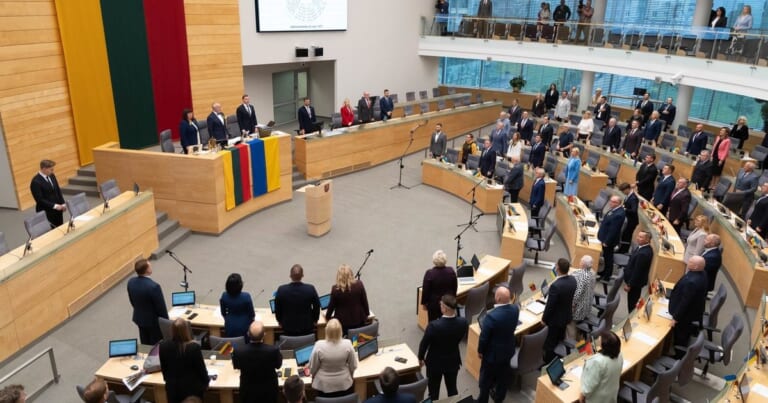Motinystė balsavimo nebesustabdytų: EP narėms siūloma suteikti išskirtinę galimybę