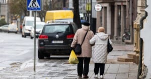 2027-aisiais išmokos kils virš 50 eurų: paaiškėjo, kam kas mėnesį atiteks daugiau pinigų