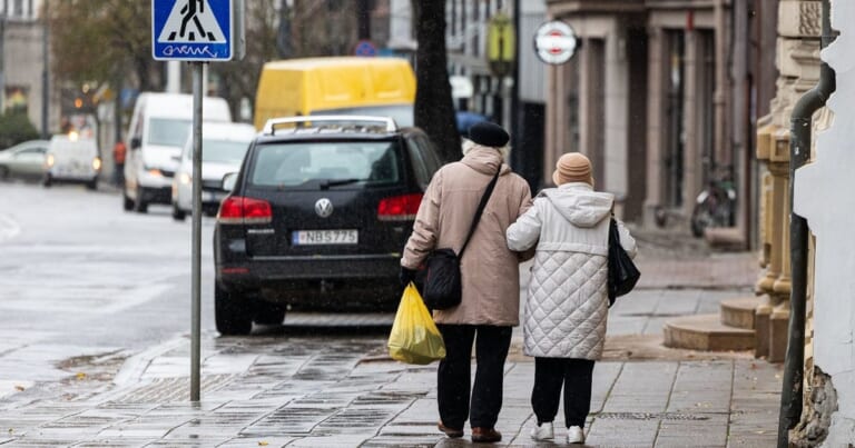 2027-aisiais išmokos kils virš 50 eurų: paaiškėjo, kam kas mėnesį atiteks daugiau pinigų