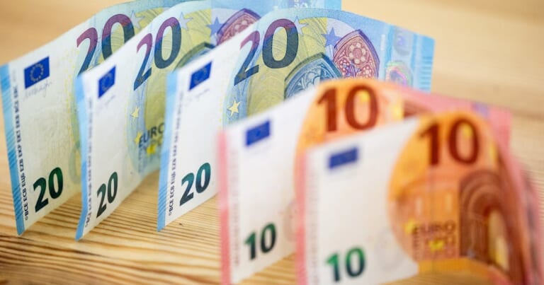 Elektroninių cigarečių pirkėjams gresia kainų šokas: 2027-aisiais suma gali beveik padvigubėti, o prekės – visai išnykti