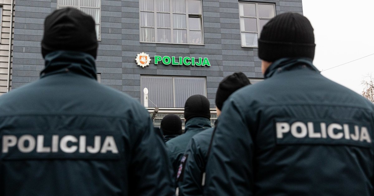 Pareigūnų kantrybė senka: dėl atlyginimų pagrasino protestu prie Vyriausybės