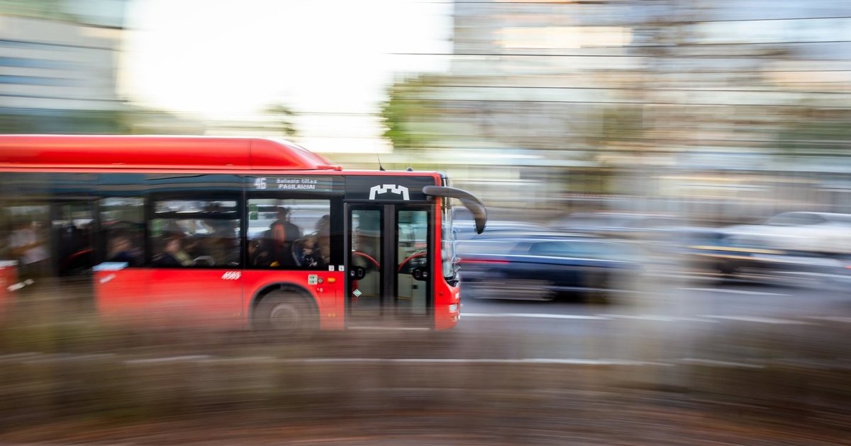 Kelionė autobusu atsieidavo trečdalį dienos algos: kodėl Vilnius taip ir nesulaukė tramvajaus bei metro