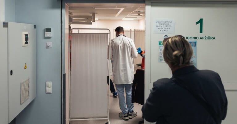 Gydytojų medžioklė pasiekė naują ribą: ligoninės siūlo net 50 tūkst. eurų