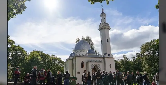 Prieš musulmonų mečetę Kaune baikerių surengta akcija (nuotr. stop kadras) 1