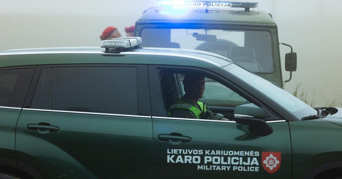 Pasvalio rajone – nerimą keliantis radinys: aptiktos galimai iš Lenkijos įskridusio drono nuolaužos
