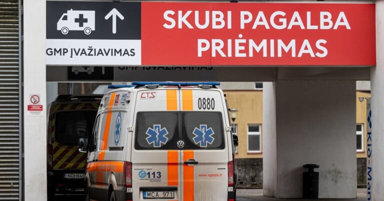 Mėsmalė akimirksniu įtraukė darbuotojos ranką: kolegės mygtuko paspaudimas baigėsi visų 5 pirštų amputacija