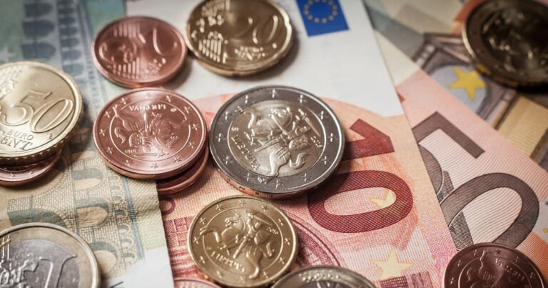 Spalio 1-oji atneša pokyčių bangą: už nemokamą paslaugą teks mokėti, keisis dienpinigiai ir „Smart-ID