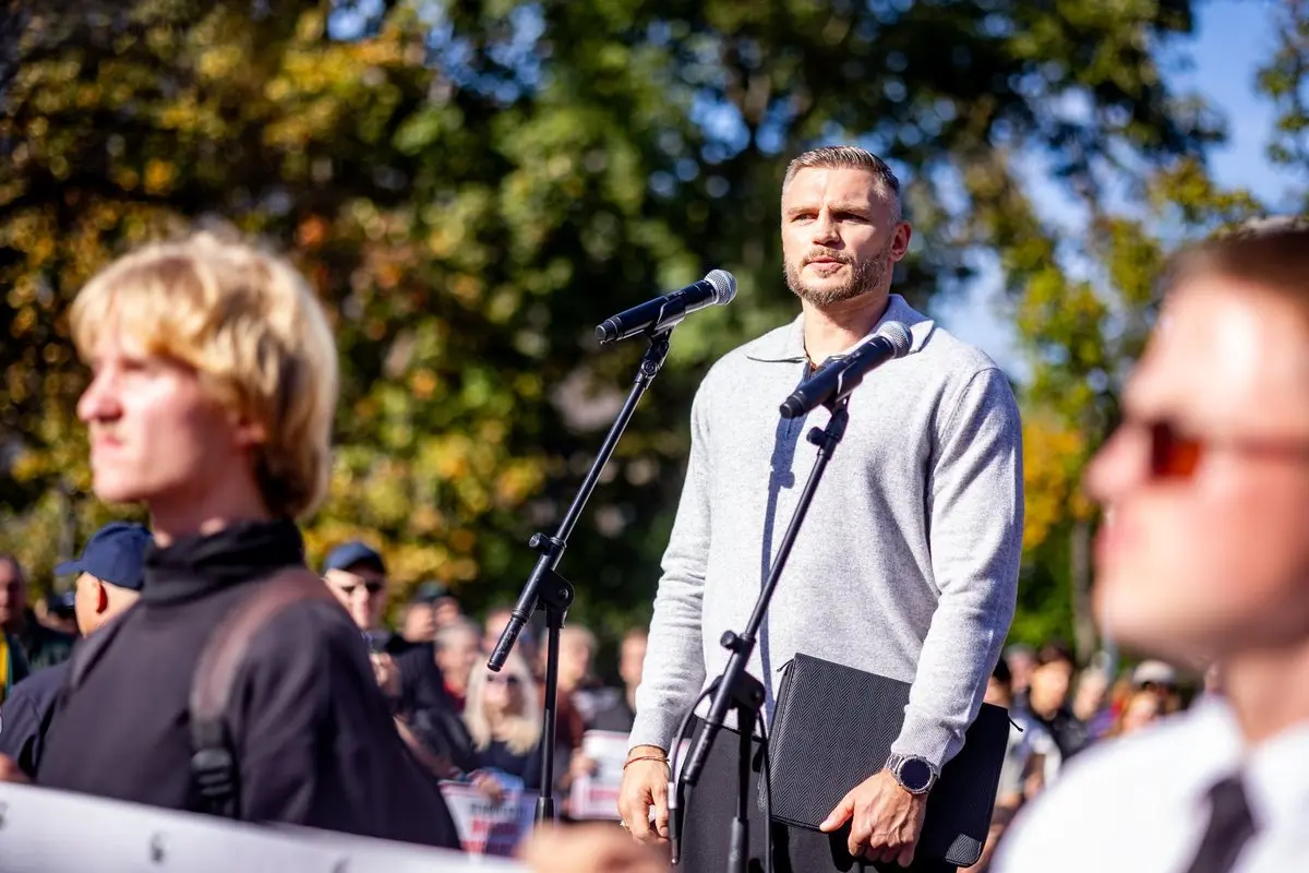 Maslobojevas proteste prieš imigraciją pasiuntė aiškią žinią: „Ne mums šią žemę išdalinti“