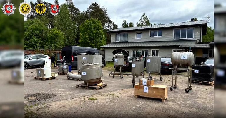 Aptikta milžiniška narkotikų laboratorija Vilniaus rajone – gamino kone pramoniniu būdu (parodė nuotraukas)