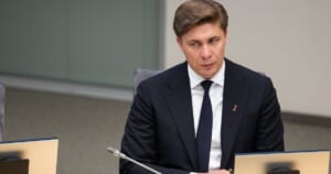 Naktinis išpuolis prieš „Starlink“ Vilniuje: į įrangą skriejo Molotovo kokteiliai