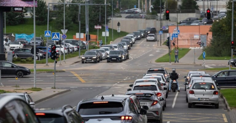 Regitra“ atveria 40 naujų numerių serijų: tarp jų – „BIG BOSS“ ir ypatingi deriniai elektromobiliams