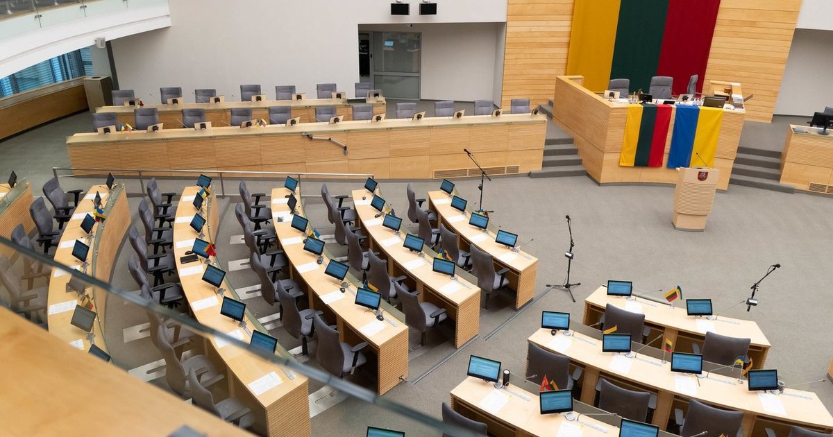 Diplomatinėje tarnyboje bręsta svarbūs pokyčiai: ką Seimas siūlo dėl algų, atostogų ir žalos atlyginimo