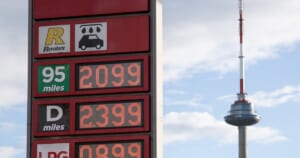 Degalų kainų šuolis Baltijos sostinėse: paaiškėjo, kur vairuotojai moka daugiausia