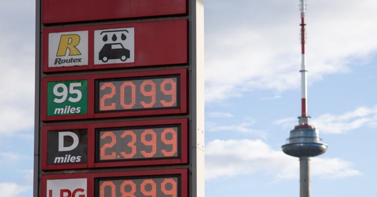 Degalų kainų šuolis Baltijos sostinėse: paaiškėjo, kur vairuotojai moka daugiausia