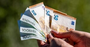 Nuo spalio perskaičiuojamos „Sodros“ išmokos: kai kuriems jos sieks daugiau nei 4 tūkst. eurų