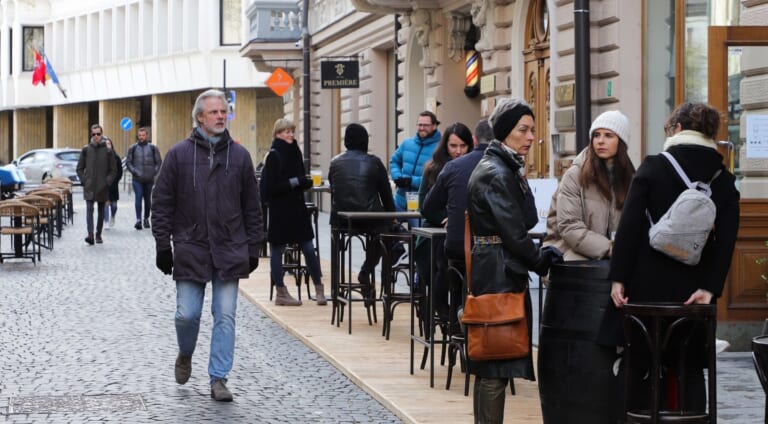 Gyventojams – po 50 eurų papildomai: štai kas 2027 kas mėnesį gaus šiuos pinigus